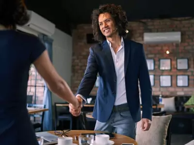 interview-in-cafe interview-in-cafe